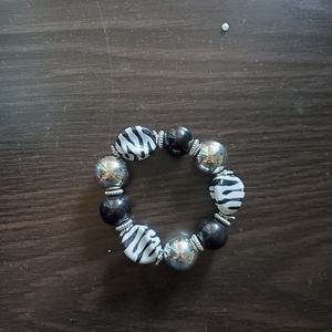 Bracelet with Black/Silver Beads on Stretch Cord Big & Bold Beads Zebra Strips
